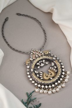 Necklace Neeraj
