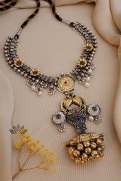Necklace Vaamika