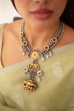 Alternative view of Necklace Vaamika