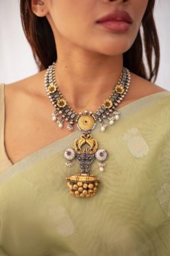 Necklace Vaamika