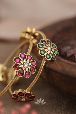 Alternative view of Bangle Lijo