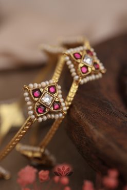 Alternative view of Bangle Rupiya