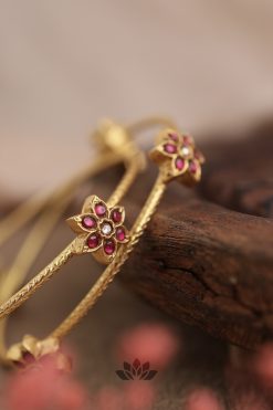 Alternative view of Bangle Uthvika