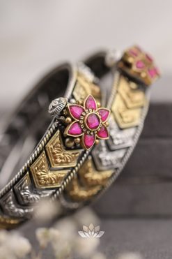 Alternative view of Bangle  Vaishya