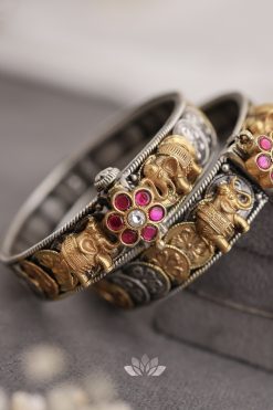 Alternative view of Bangle Vidhya