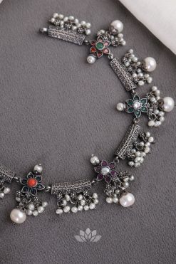 Alternative view of Necklace Githam