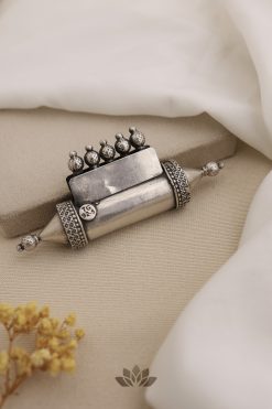 Alternative view of Pendant Kavya