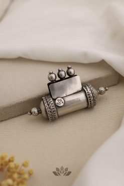 Alternative view of Pendant Meera