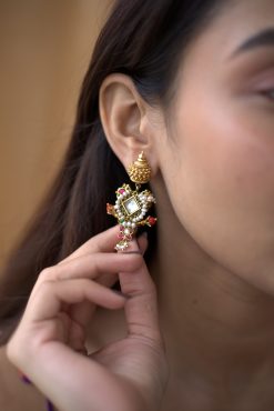 Alternative view of Earrings Kanmani