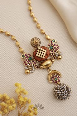 Alternative view of Necklace Divi