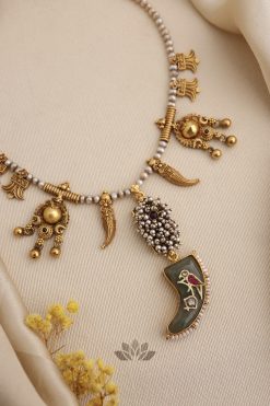 Alternative view of Necklace Radhi