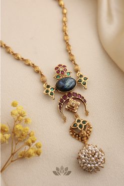 Alternative view of Necklace Sumi